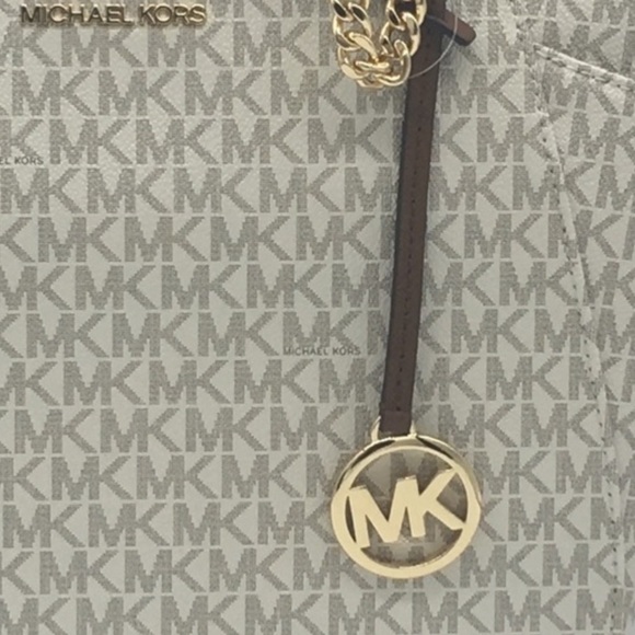 MICHAEL KORS LG CHAIN SHOULDER TOTE VANILLA - Picture 11 of 16